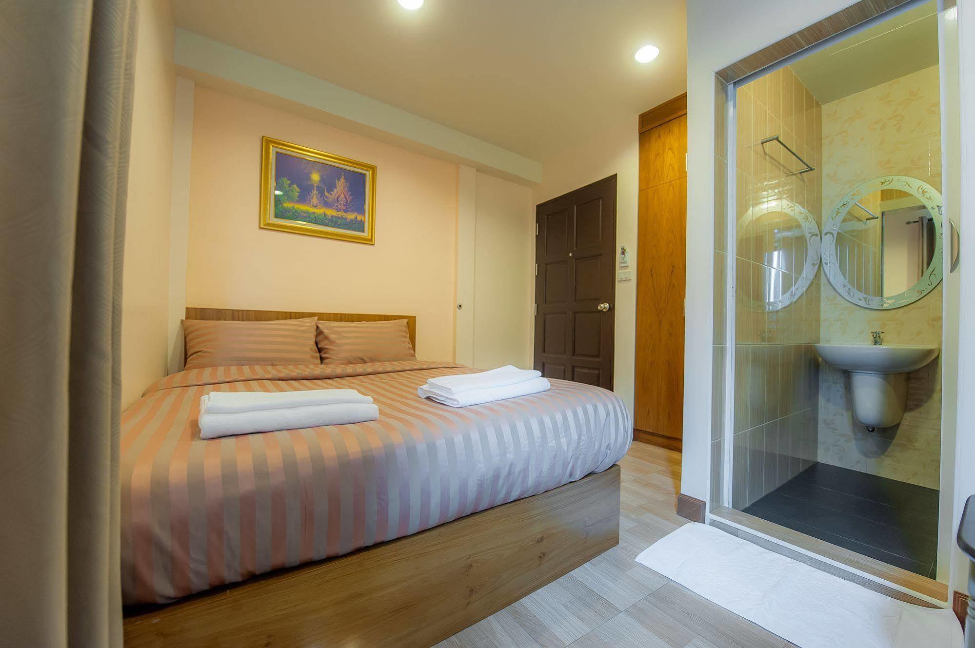 Hotel Full House à Bangkok Extérieur photo